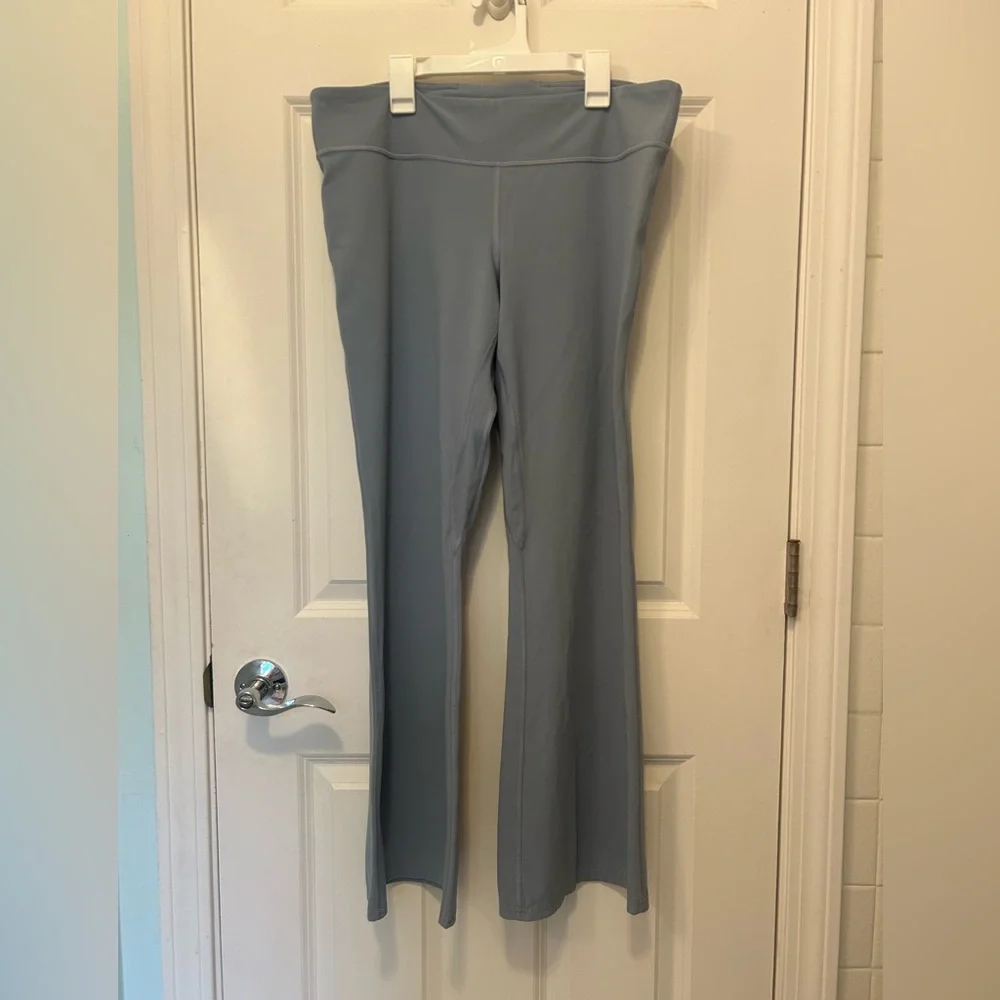 Lululemon align low rise flare leggings - Picture 4 of 14